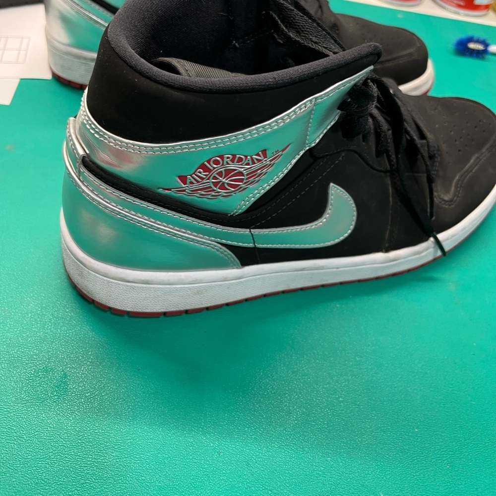 nike air jordan 1 mid johnny kilroy